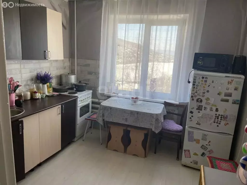 2-комнатная квартира: Златоуст, Чугуновская улица, 10 (50.2 м) - Фото 2