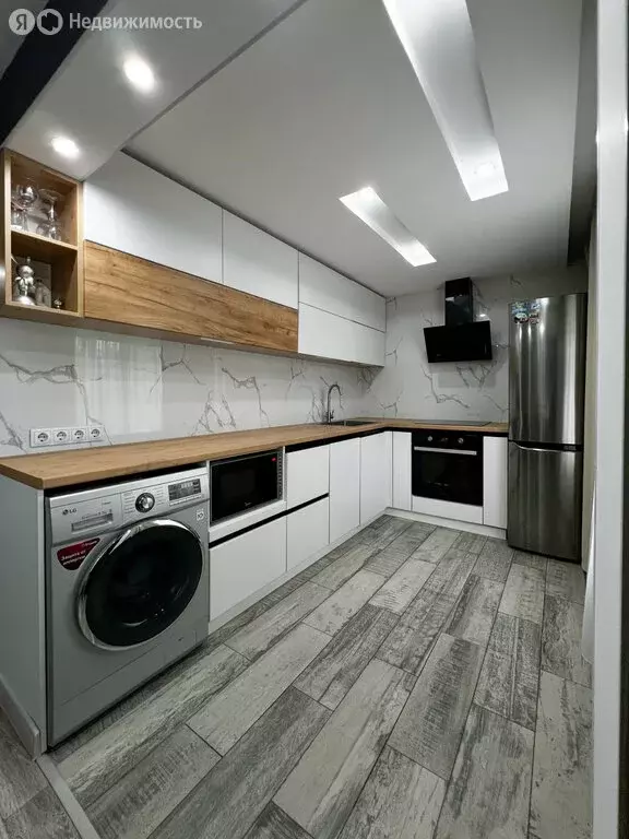 3-комнатная квартира: Белогорск, Северная улица, 14 (69 м) - Фото 0