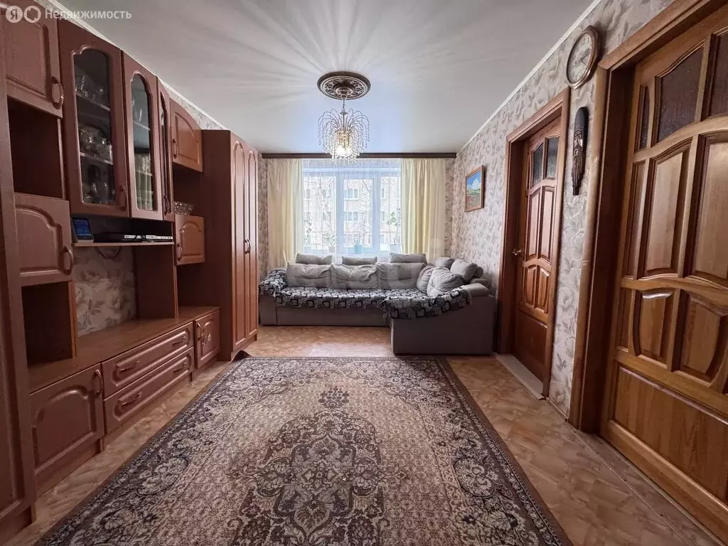 3-комнатная квартира: посёлок городского типа Медведево, улица ... - Фото 2