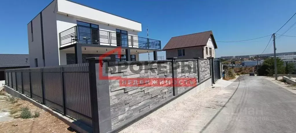 Дом в Севастополь ул. Генерала Провалова (250 м) - Фото 1