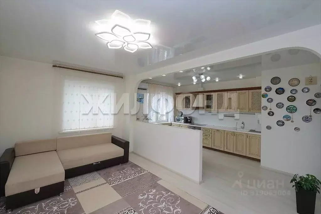 2-к кв. Новосибирская область, Новосибирск ул. Толстого, 56 (82.4 м) - Фото 0
