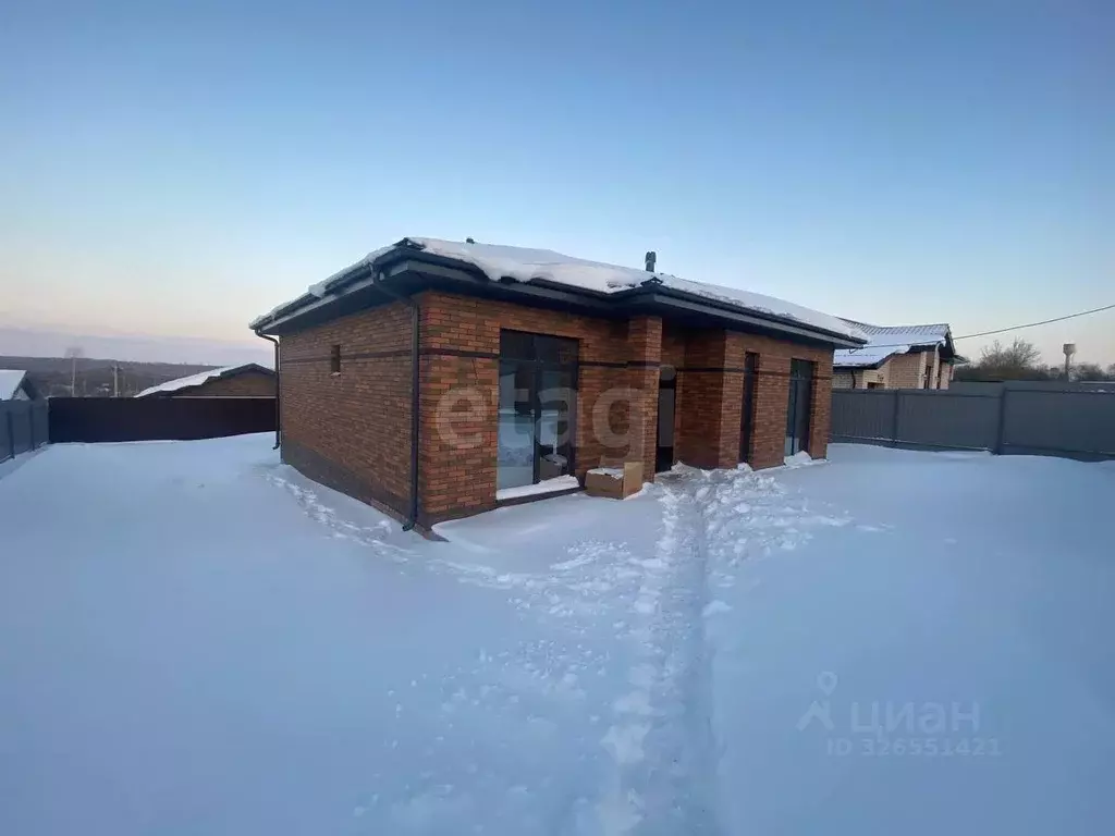 Дом в Курская область, Курский район, Нижнемедведицкий сельсовет, д. ... - Фото 1