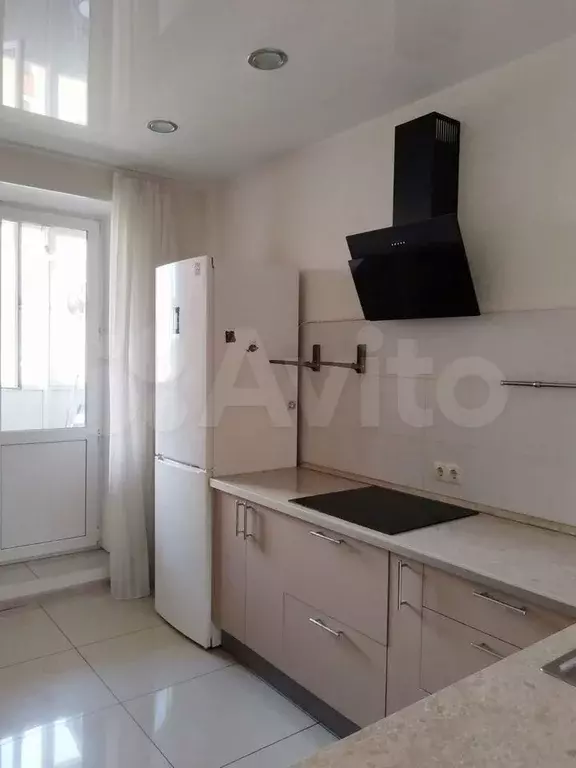 10 и более-к. квартира, 45 м, 7/14 эт. - Фото 0