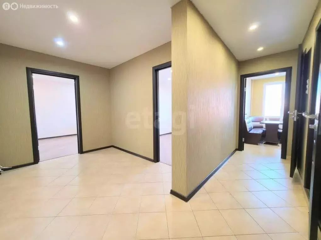 3-комнатная квартира: Новый Уренгой, район Северная Жилая Часть, ... - Фото 1