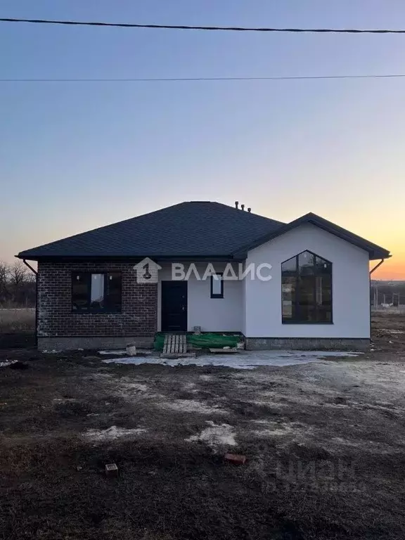 Дом в Белгородская область, Белгородский район, Дубовское с/пос, с. ... - Фото 1