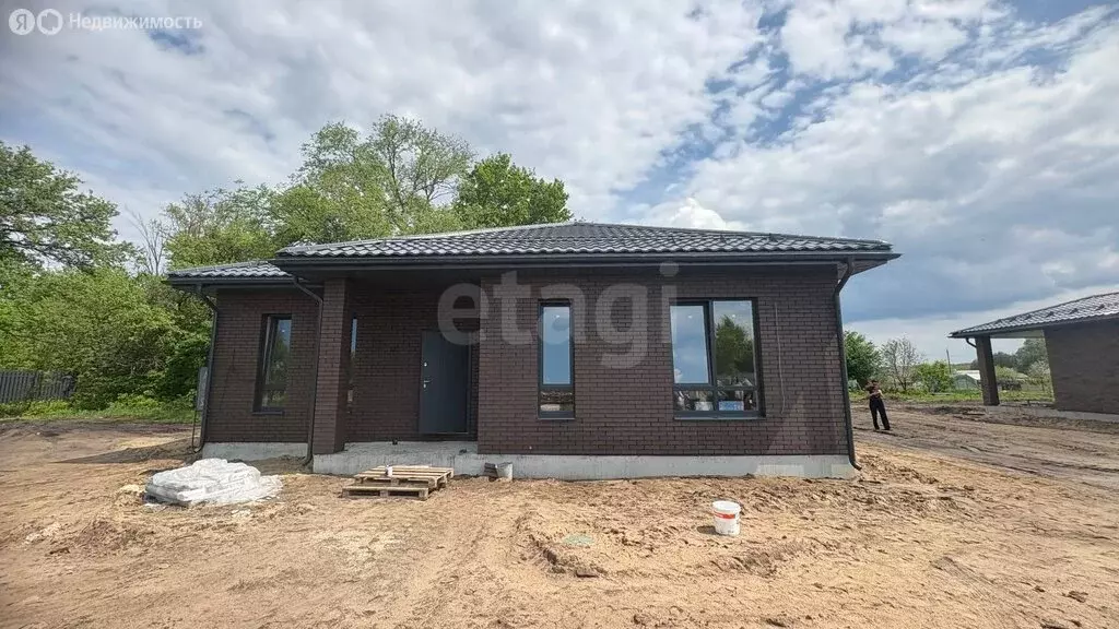 Дом в село Староживотинное, улица Артамонова (102 м) - Фото 1