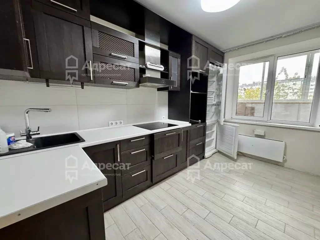 3-к кв. Волгоградская область, Волгоград ул. Ивановского, 6 (69.7 м) - Фото 2