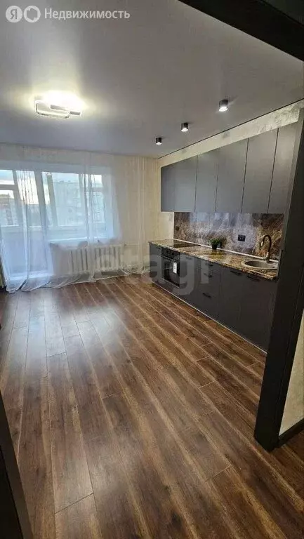 3-комнатная квартира: Тобольск, 9-й микрорайон, 28 (67.9 м) - Фото 1