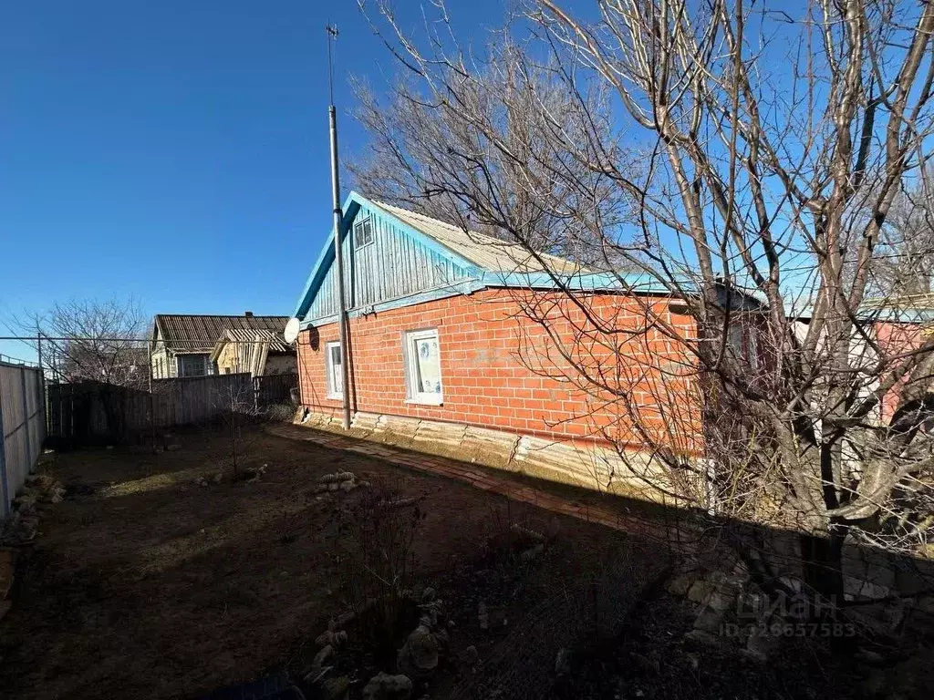 Дом в Калмыкия, Целинный район, пос. Бага-Чонос ул. Кекеева, 44 (52 м) - Фото 2