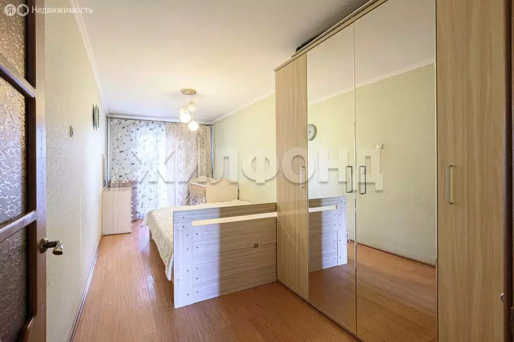 3-комнатная квартира: Новосибирск, улица Челюскинцев, 15/1 (61 м) - Фото 1