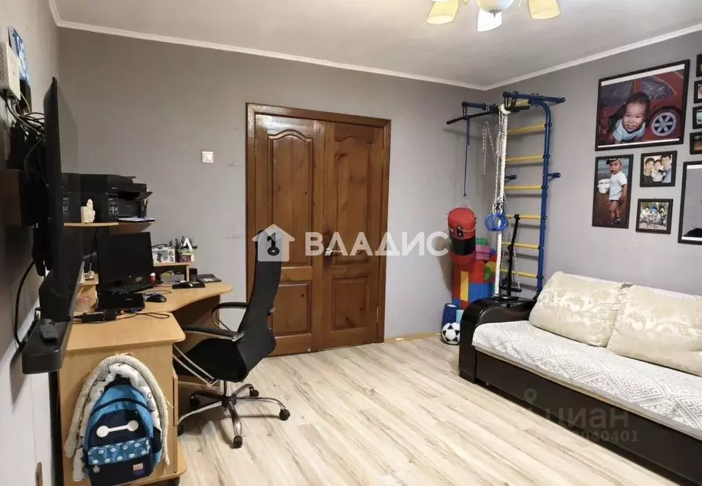 3-к кв. Бурятия, Улан-Удэ ул. Шумяцкого, 8 (61.9 м) - Фото 2