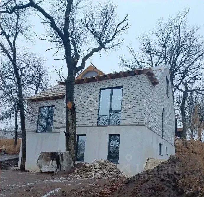 Дом в Волгоградская область, Волгоград ул. Джамбула Джабаева (210 м) - Фото 0