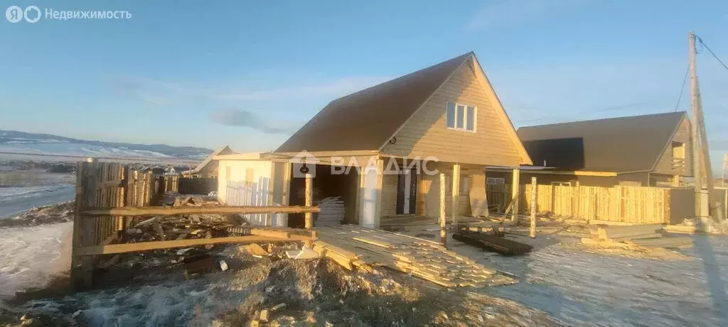 Дом в село Нижняя Иволга, улица Жукова (220 м) - Фото 2