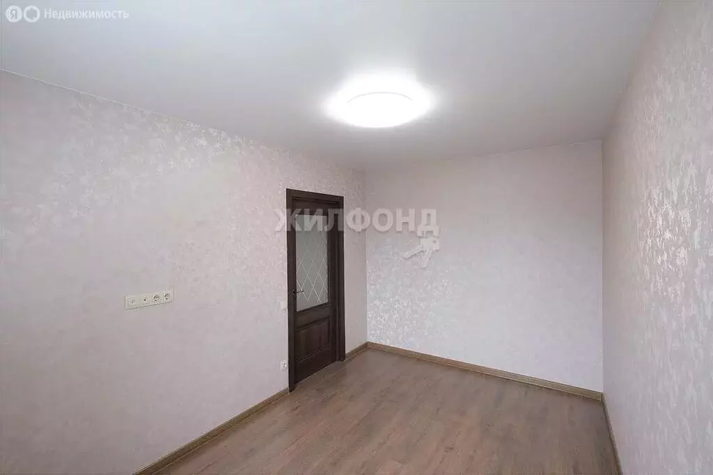 3-комнатная квартира: Новосибирск, улица Ленина, 59 (55 м) - Фото 1