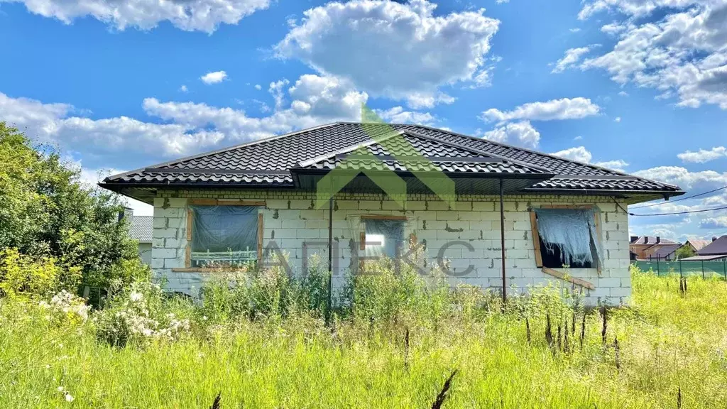 дом в воронежская область, с. новая усмань ул. первомайская, 2 (100 м) - Фото 0