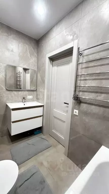 2-к кв. Тюменская область, Тюмень ул. Молодогвардейцев, 5к1 (61.6 м) - Фото 1