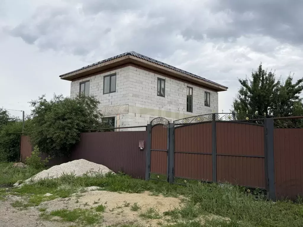 Дом в Саратовская область, Калининск ул. Лермонтова, 16 (145 м) - Фото 1