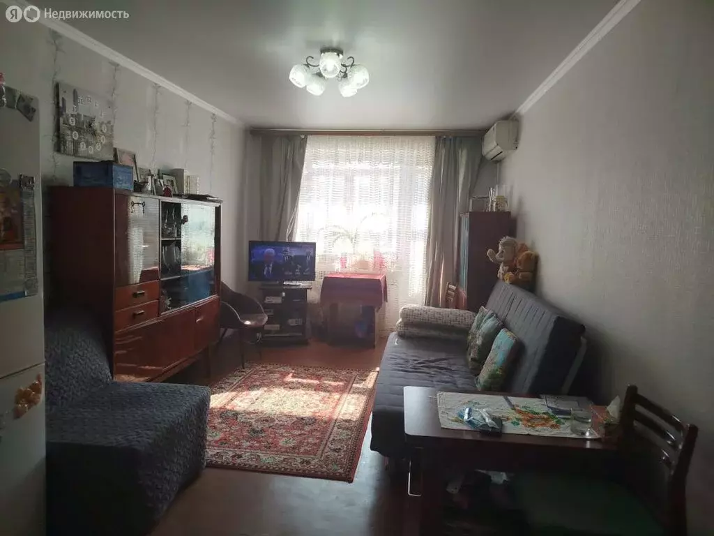3-комнатная квартира: Каменск-Шахтинский, Украинская улица, 58 (59 м) - Фото 0