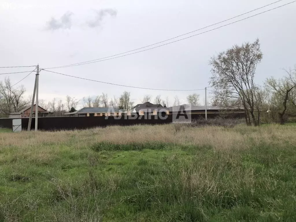 Участок в хутор Апаринский, Набережная улица (3.67 м) - Фото 1