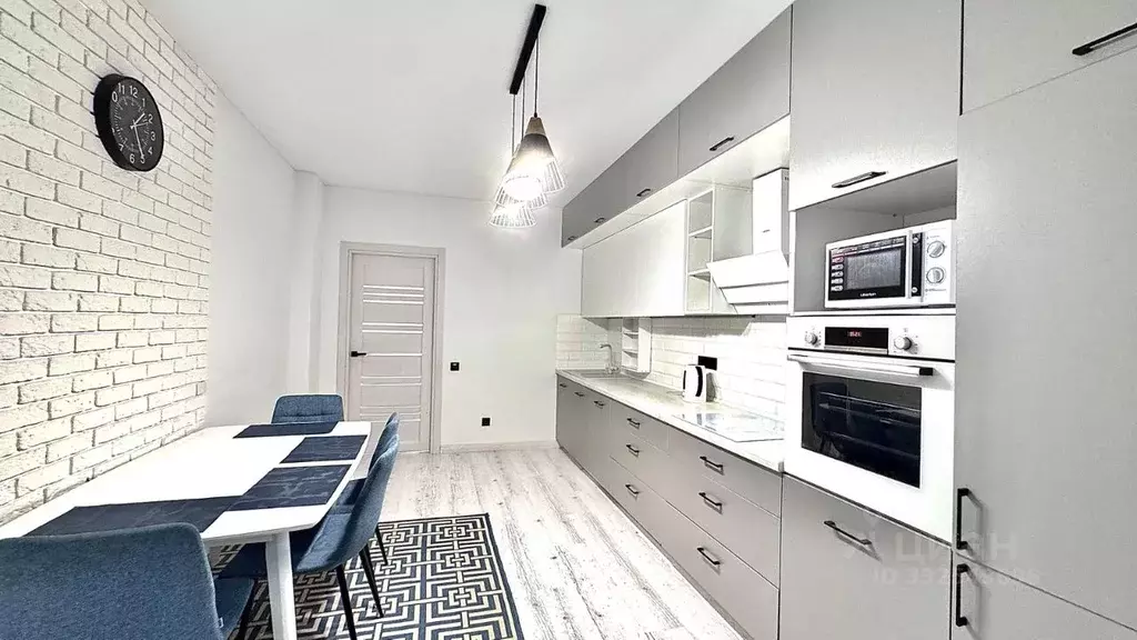 2-к кв. Башкортостан, Уфа ул. Кирова, 130 (60.0 м) - Фото 1