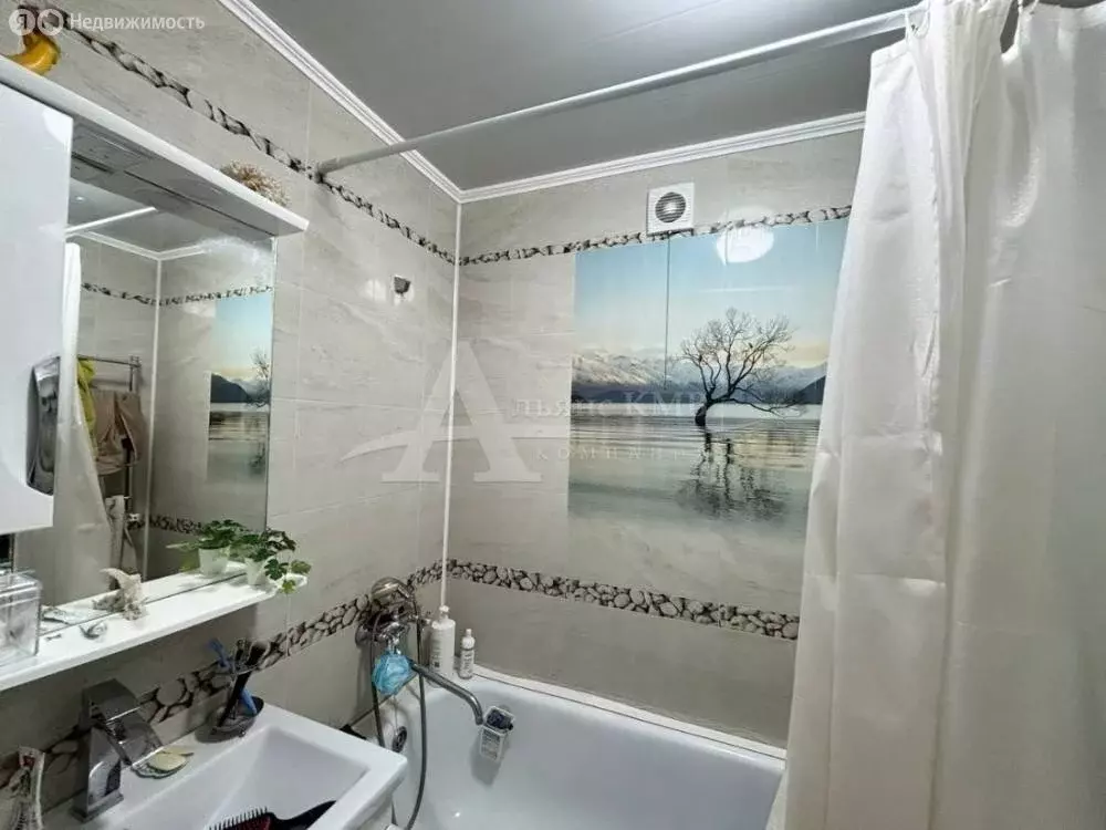 3-комнатная квартира: Новопавловск, улица Кирова, 37 (61 м) - Фото 0