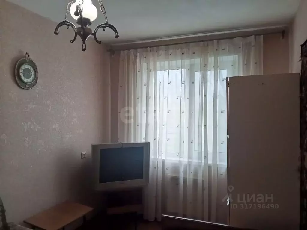 2-к кв. Псковская область, Остров ул. Островских Молодогвардейцев, 2 ... - Фото 1