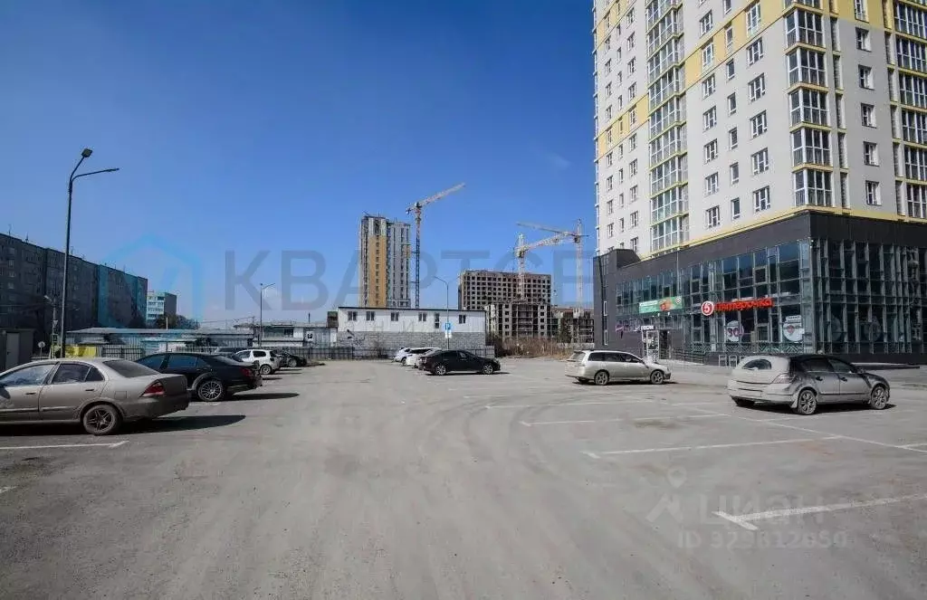 Помещение свободного назначения в Омская область, Омск просп. ... - Фото 1
