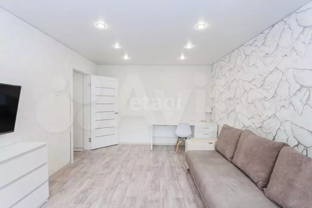 2-к. квартира, 50 м, 1/9 эт. - Фото 1