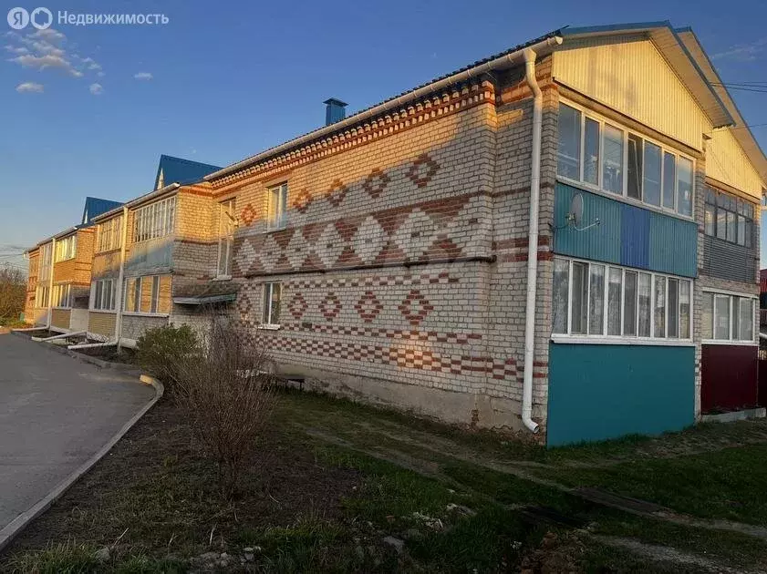 3-комнатная квартира: село Исетское, переулок Строителей, 2 (56.2 м) - Фото 1