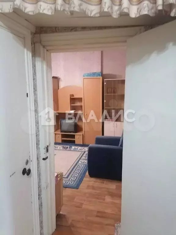 Комната 17 м в 4-к., 2/2 эт. - Фото 1
