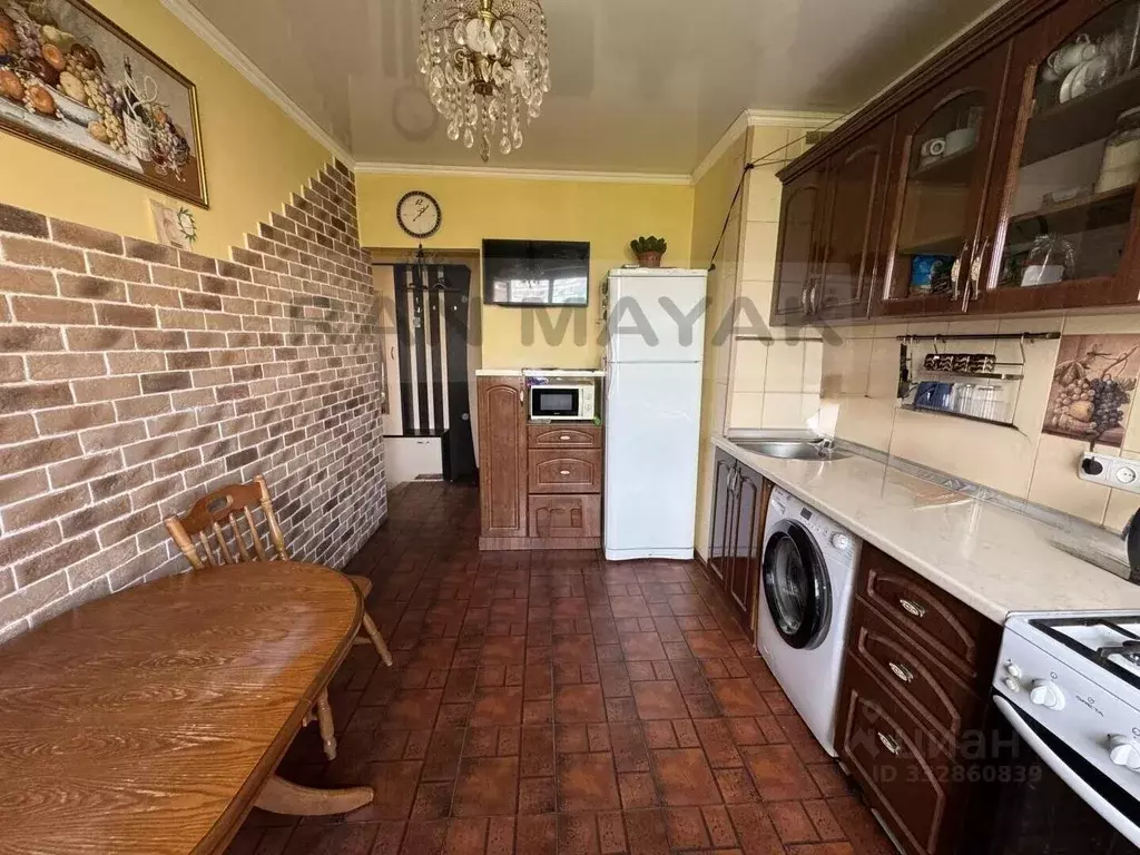 3-к кв. Адыгея, Майкоп ул. 12 Марта, 150К1 (64.2 м) - Фото 1