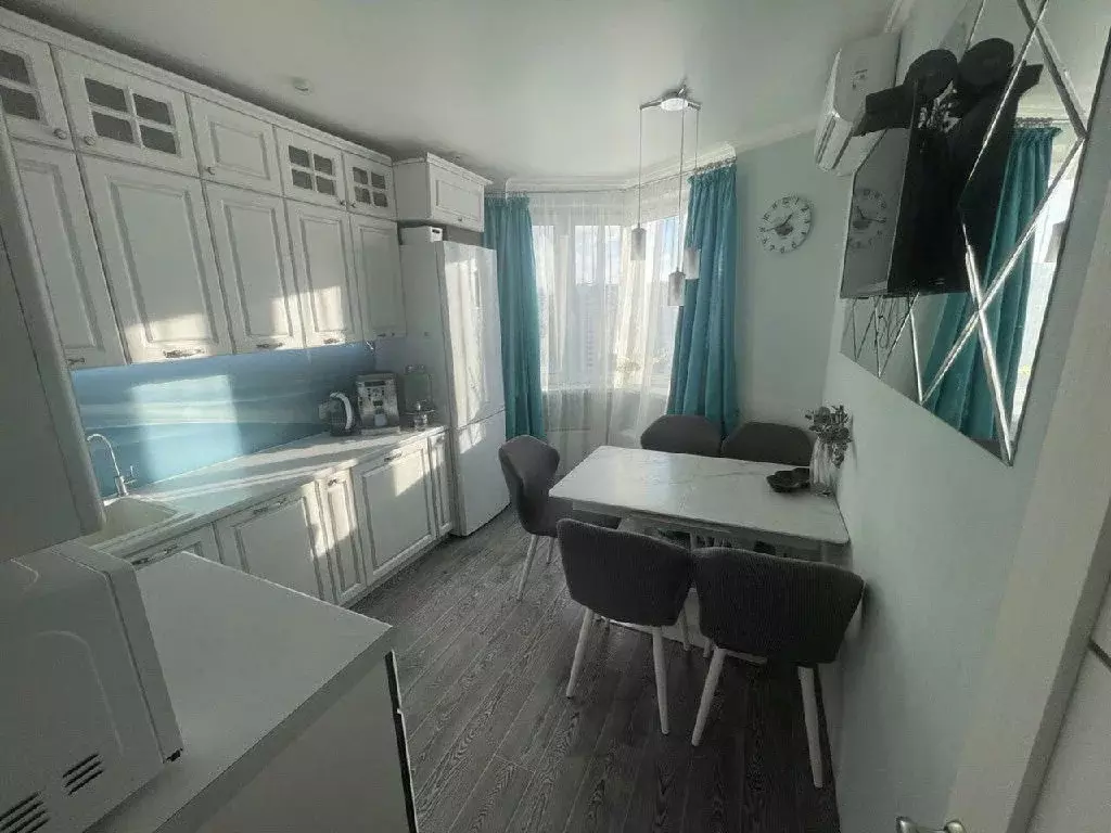 Продается 4-комнатная квартира - Фото 1