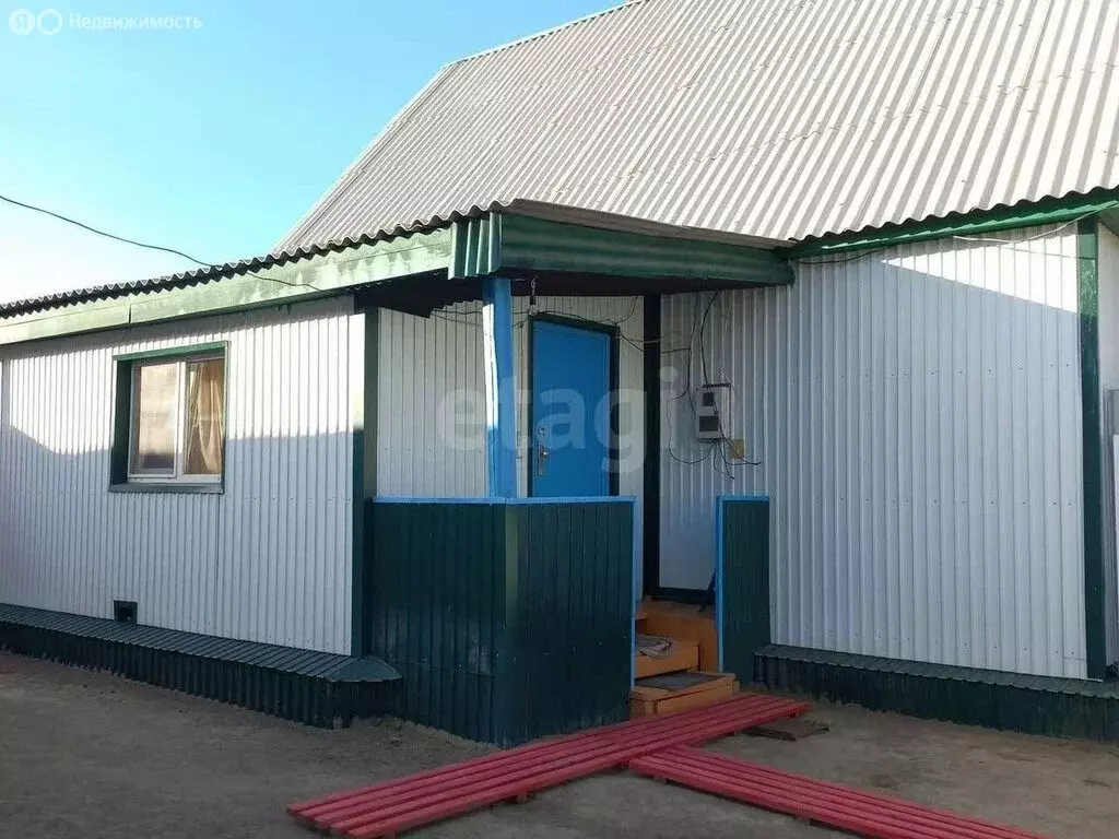 Дом в село Нижний Саянтуй, Молодёжная улица (160 м) - Фото 1