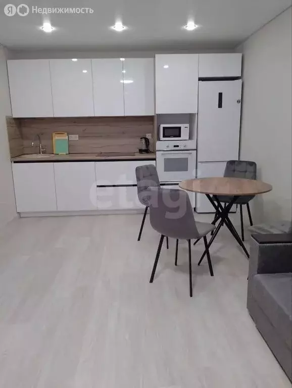 2-комнатная квартира: Тобольск, 6-й микрорайон, 110к1 (59 м) - Фото 2