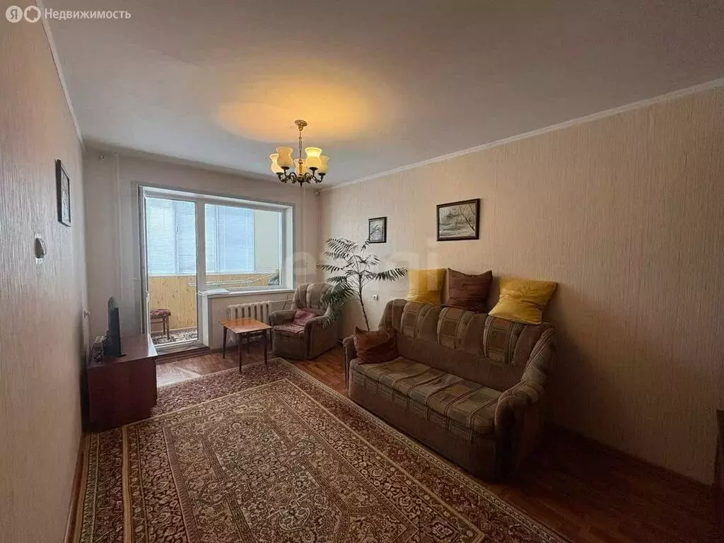 3-комнатная квартира: село Поповка, улица Бельгия, 3 (59.4 м) - Фото 1