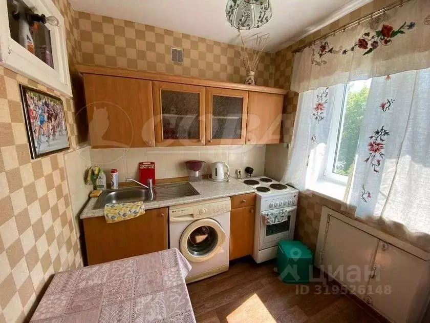 1-к кв. Тюменская область, Тюмень Комбинатская ул., 36 (30.0 м) - Фото 0