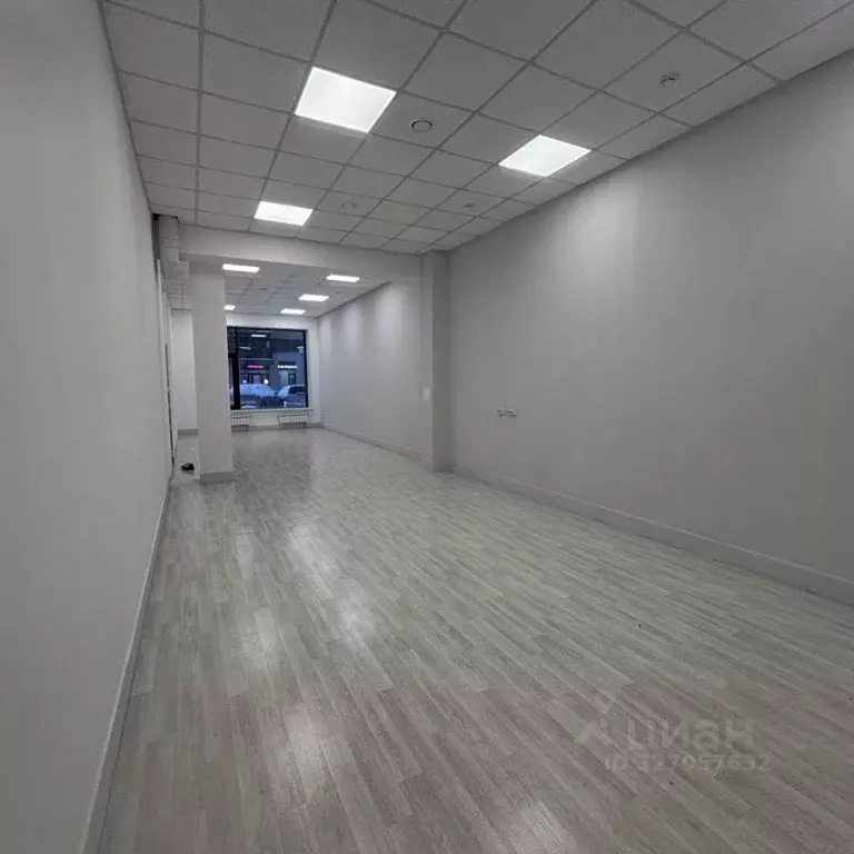 Помещение свободного назначения в Красноярский край, Красноярск наб. ... - Фото 2