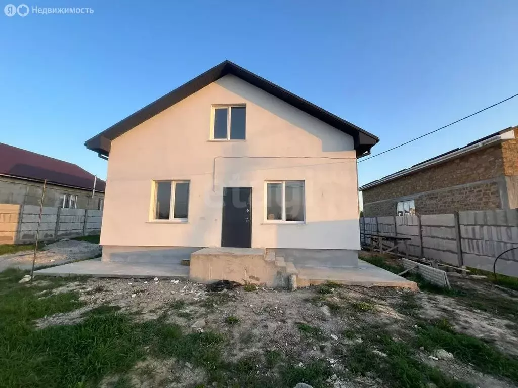 Дом в Трудовское сельское поселение, село Ана-Юрт, улица Демирджи (110 ... - Фото 0