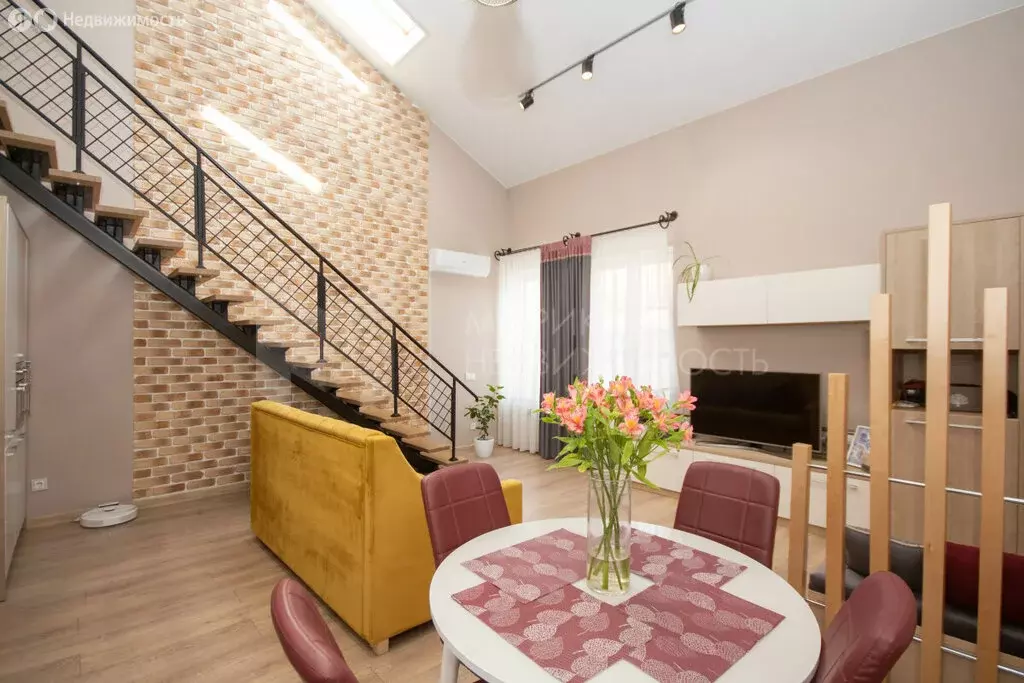 3-комнатная квартира: Тюмень, улица Газодобытчиков, 19 (105 м) - Фото 1