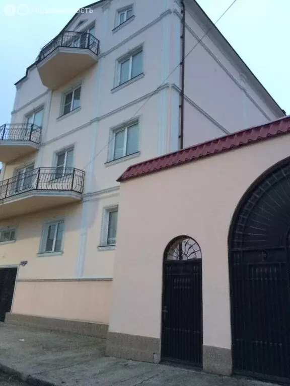 Дом в Махачкала, улица Джамбулатова, 25 (500 м) - Фото 1