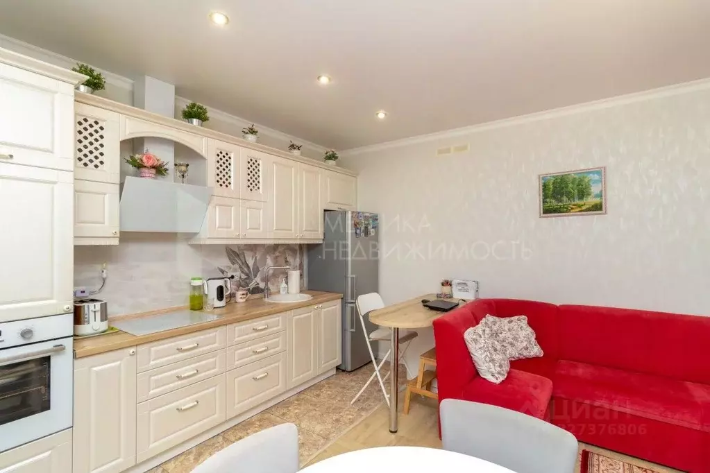 2-к кв. Тюменская область, Тюмень ул. Парада Победы, 9 (49.0 м) - Фото 1