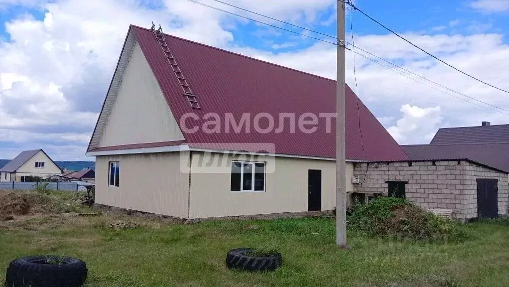 Дом в Башкортостан, Куюргазинский район, Ермолаевский сельсовет, с. ... - Фото 1