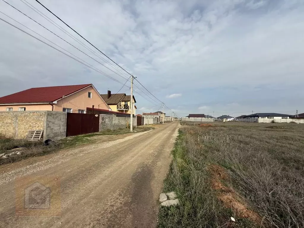 Участок в Крым, Сакский район, с. Уютное ул. Молодежная, 29 (8.0 сот.) - Фото 1