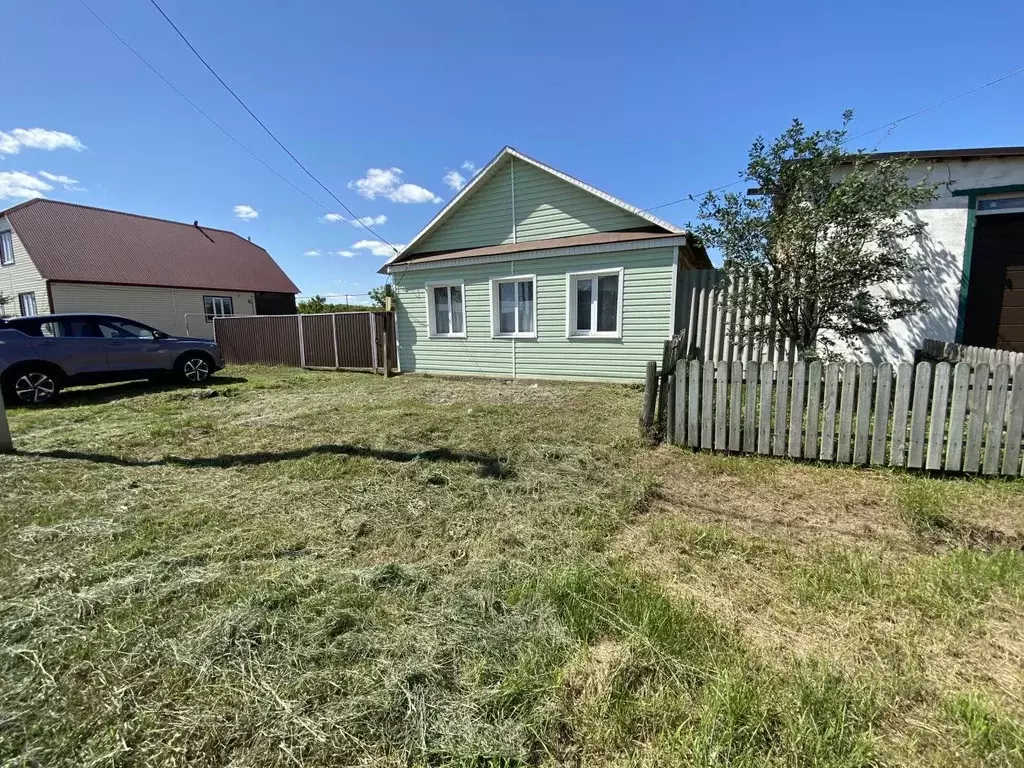 Дом в Оренбургская область, с. Октябрьское ул. Дедовская, 120 (54 м) - Фото 1