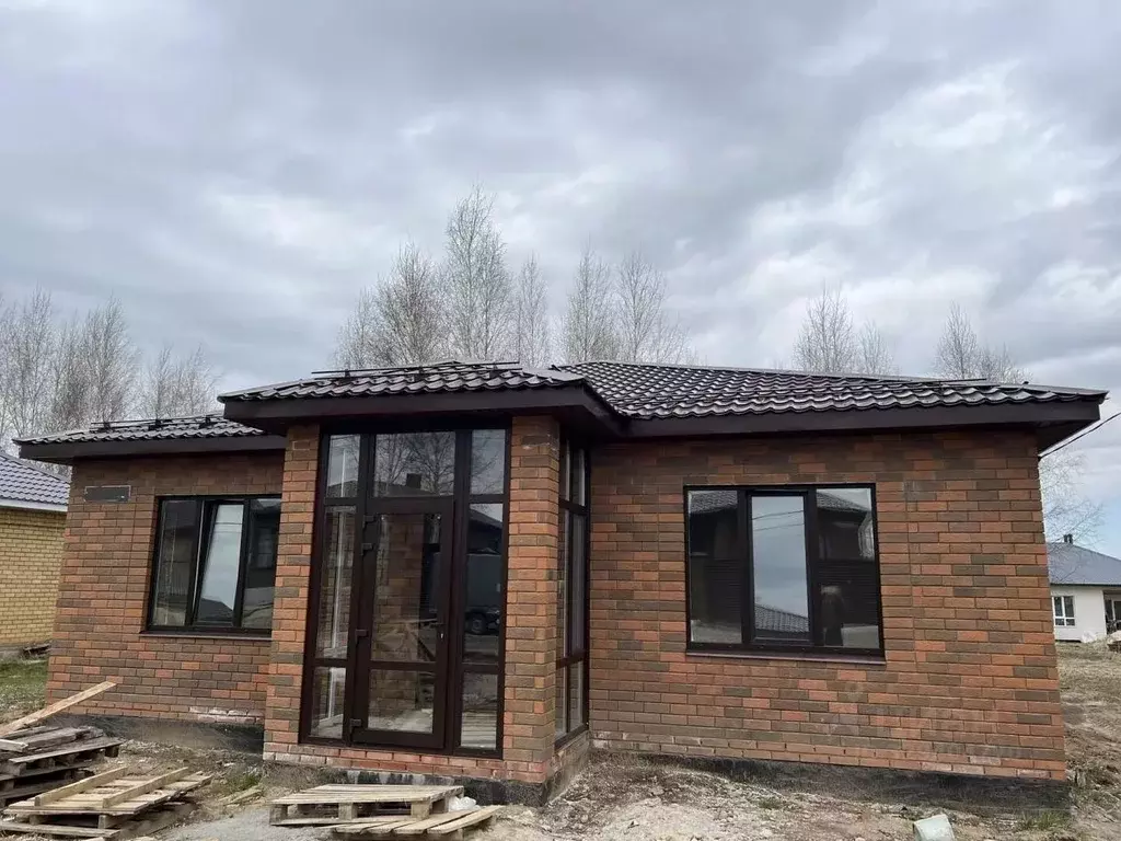 Дом в Татарстан, Пестречинский район, Богородское с/пос, д. Куюки ул. ... - Фото 1