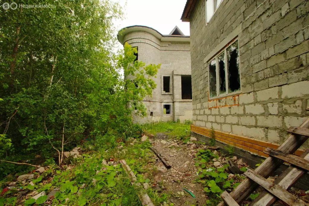 Дом в Ялуторовск, Тополиная улица (300 м) - Фото 1