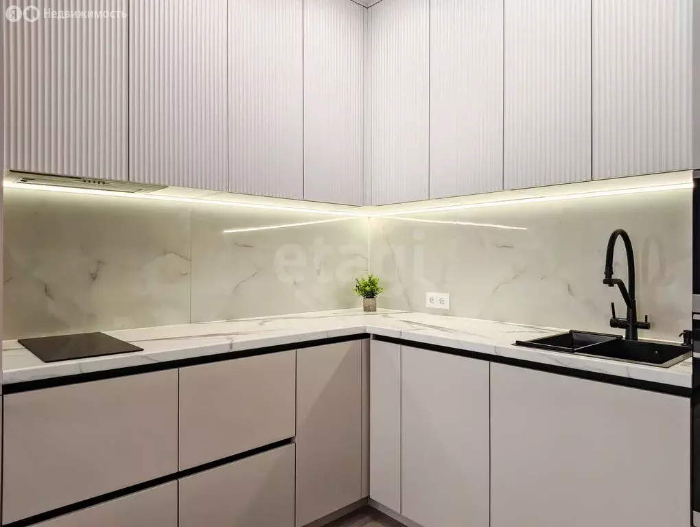 1-комнатная квартира: Тюмень, улица Василия Подшибякина, 11 (38.2 м) - Фото 1