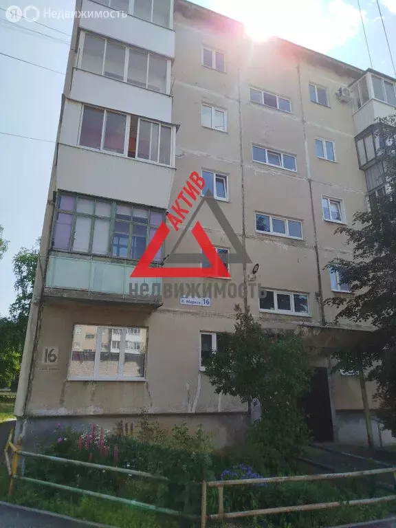 3-комнатная квартира: Каменск-Уральский, улица Карла Маркса, 16 (53.8 ... - Фото 1