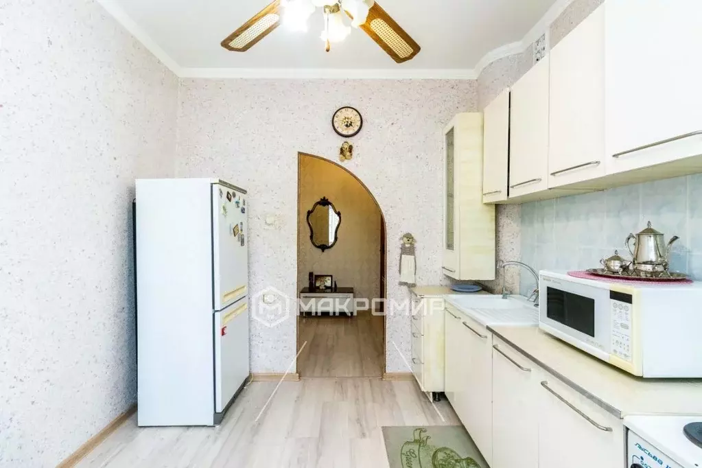3-к кв. Ханты-Мансийский АО, Сургут ул. Декабристов, 2 (68.8 м) - Фото 0