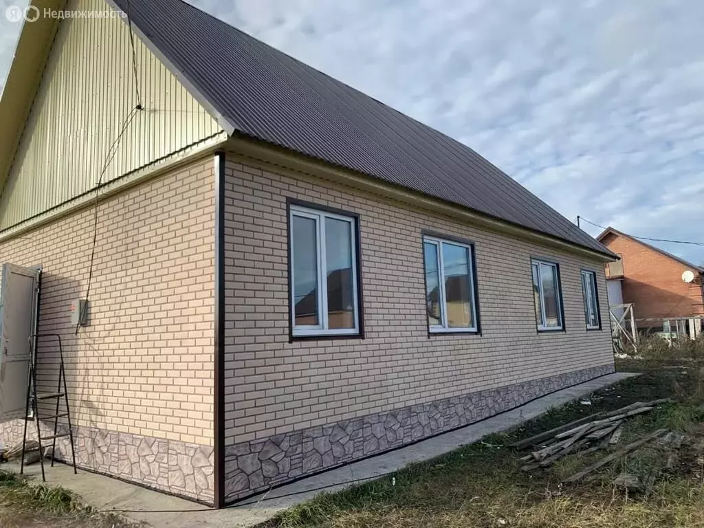 Дом в Пензенская область, рабочий посёлок Лунино, улица Сергея ... - Фото 1
